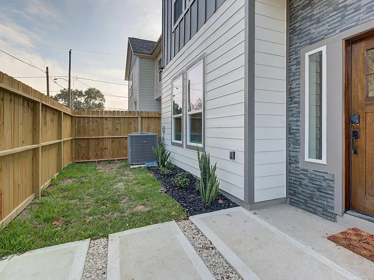 9305 Tower St — Photo 52