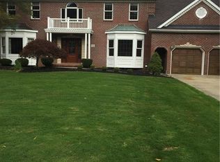 72 Middlebury Rd, Orchard Park, NY 14127