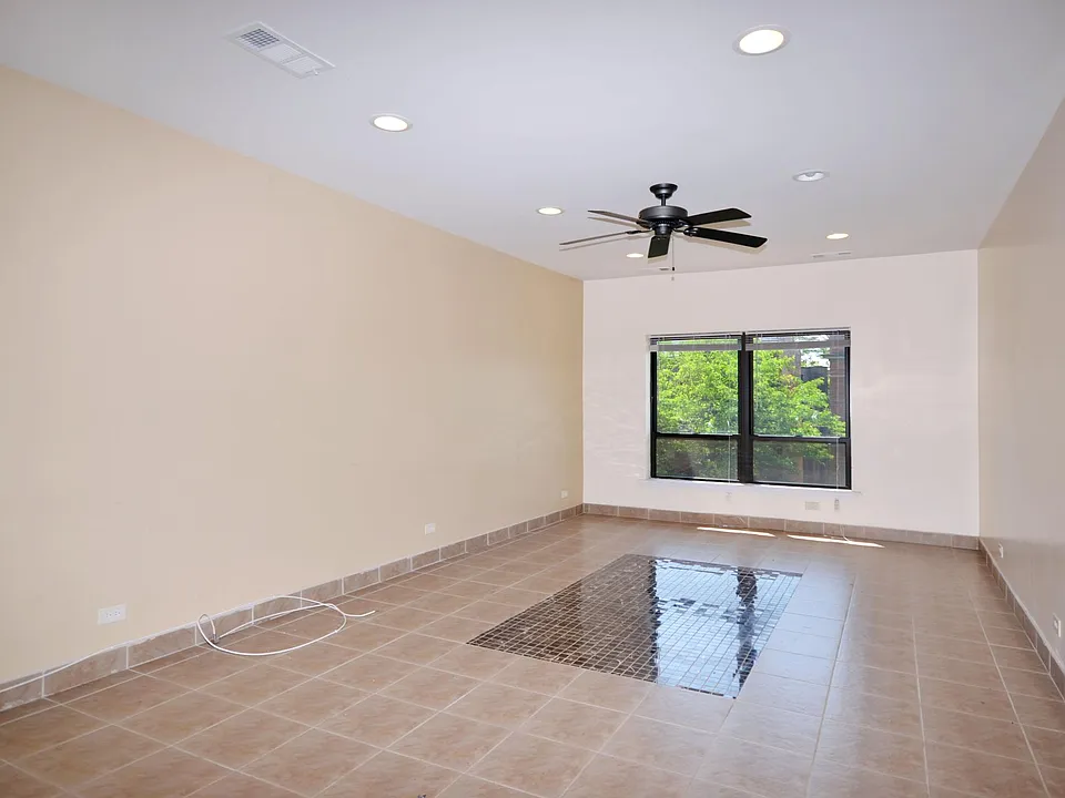 940 W Windsor Ave #3