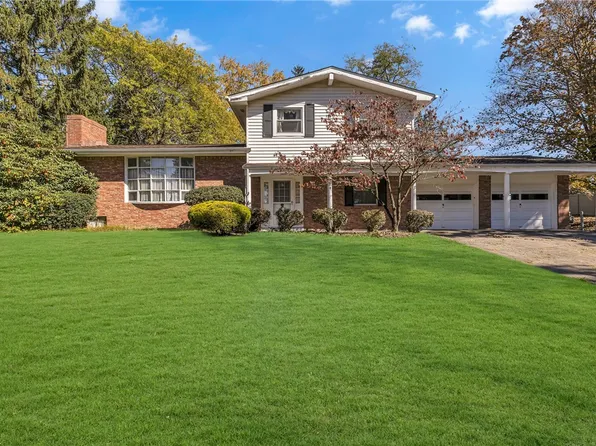 216 Hyeholde Dr, Coraopolis, PA 15108