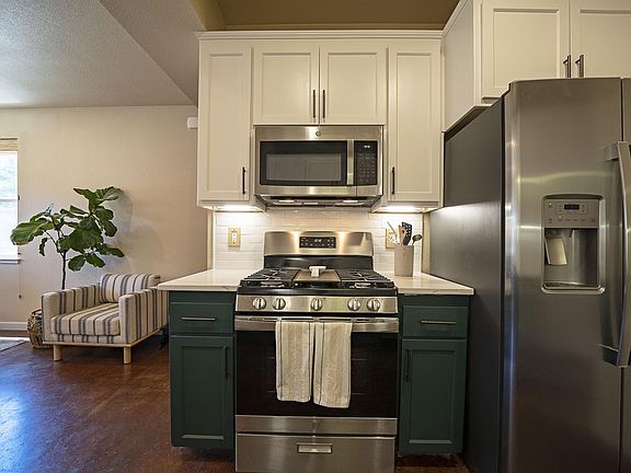 3rd image of 2794 Leland Ave