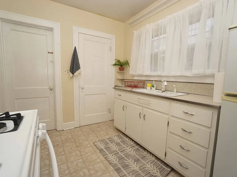 111 Sherman St — Photo 14