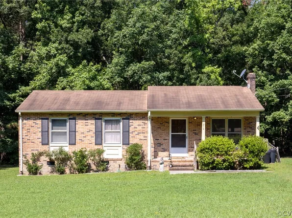 214 Forest Dr, Blackstone, VA 23824