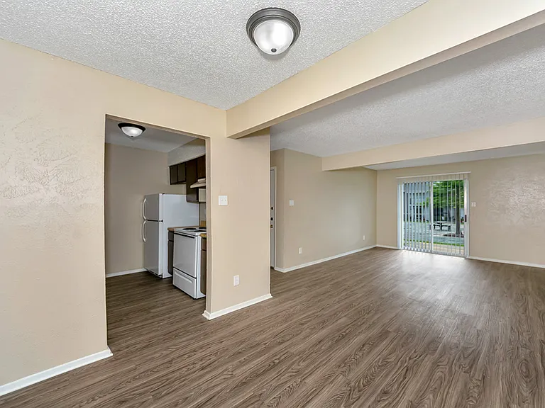 Oak Manor Apartments — Photo 13