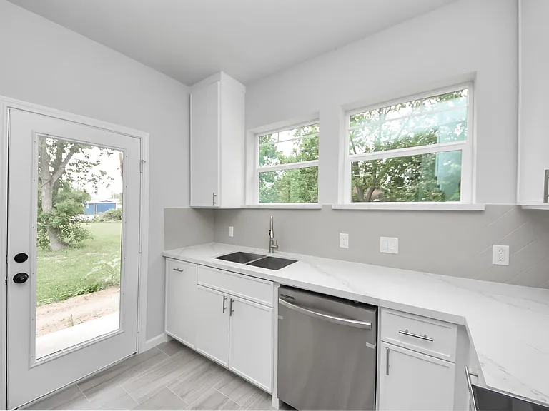 303 S Utah St — Photo 17