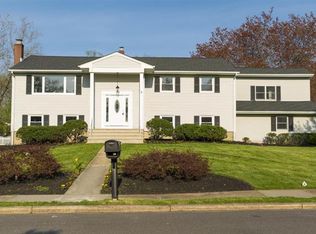 2 Evergreen Dr, Ocean, NJ 07712