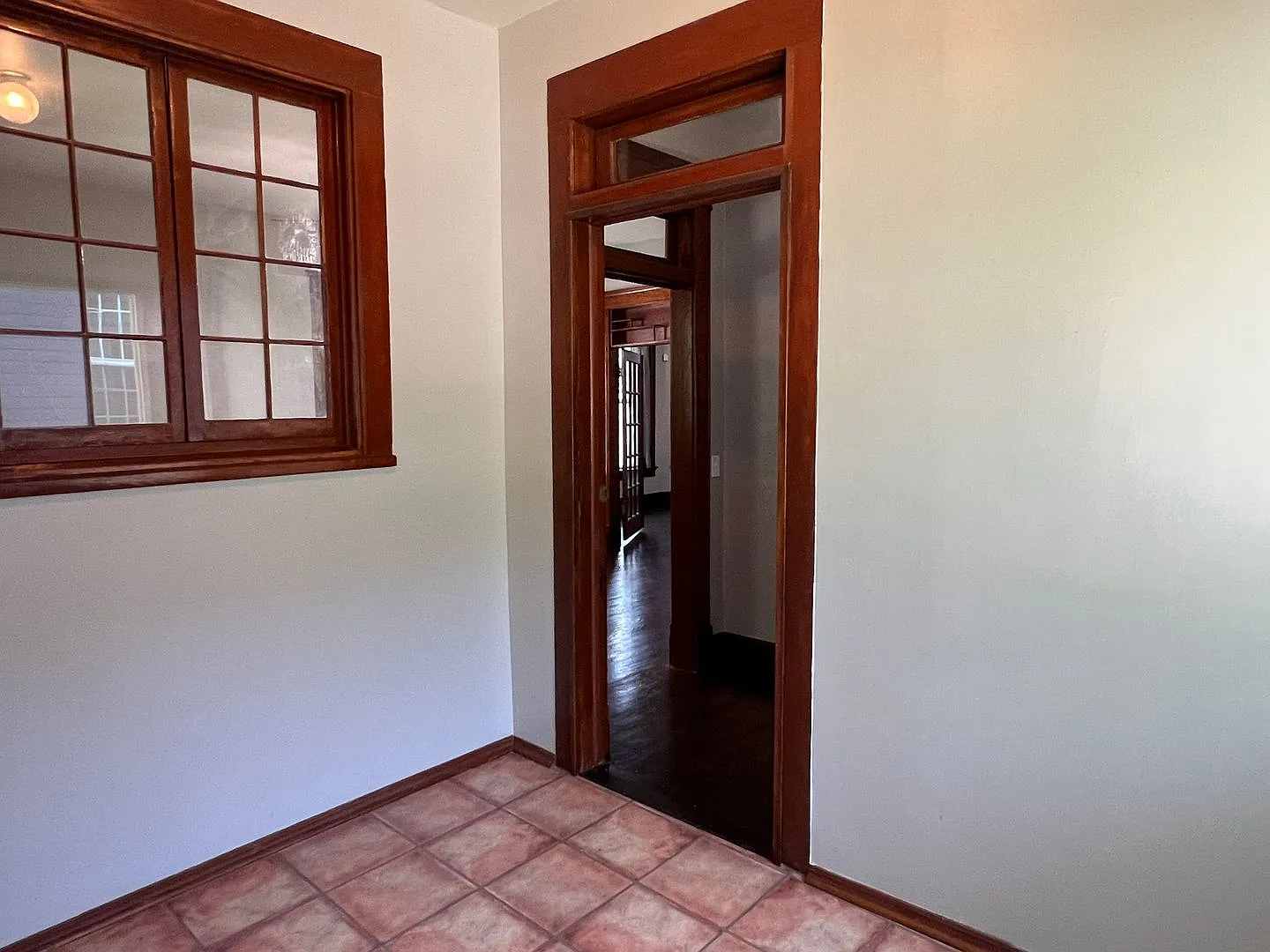 Adorable 3 Bedroom, 2 Bath on N Summit — Photo 2