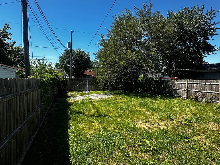 1641 Iowa St — Photo 24