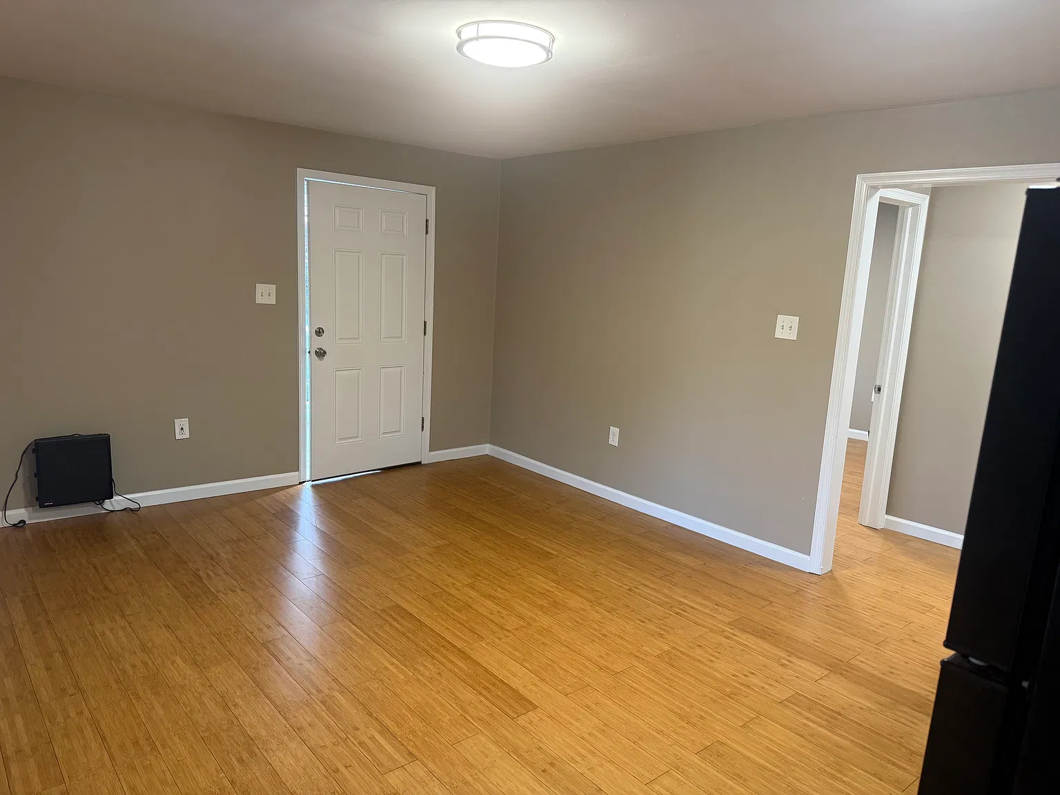 3 bed, 850 sqft, $2,495 — Photo 2