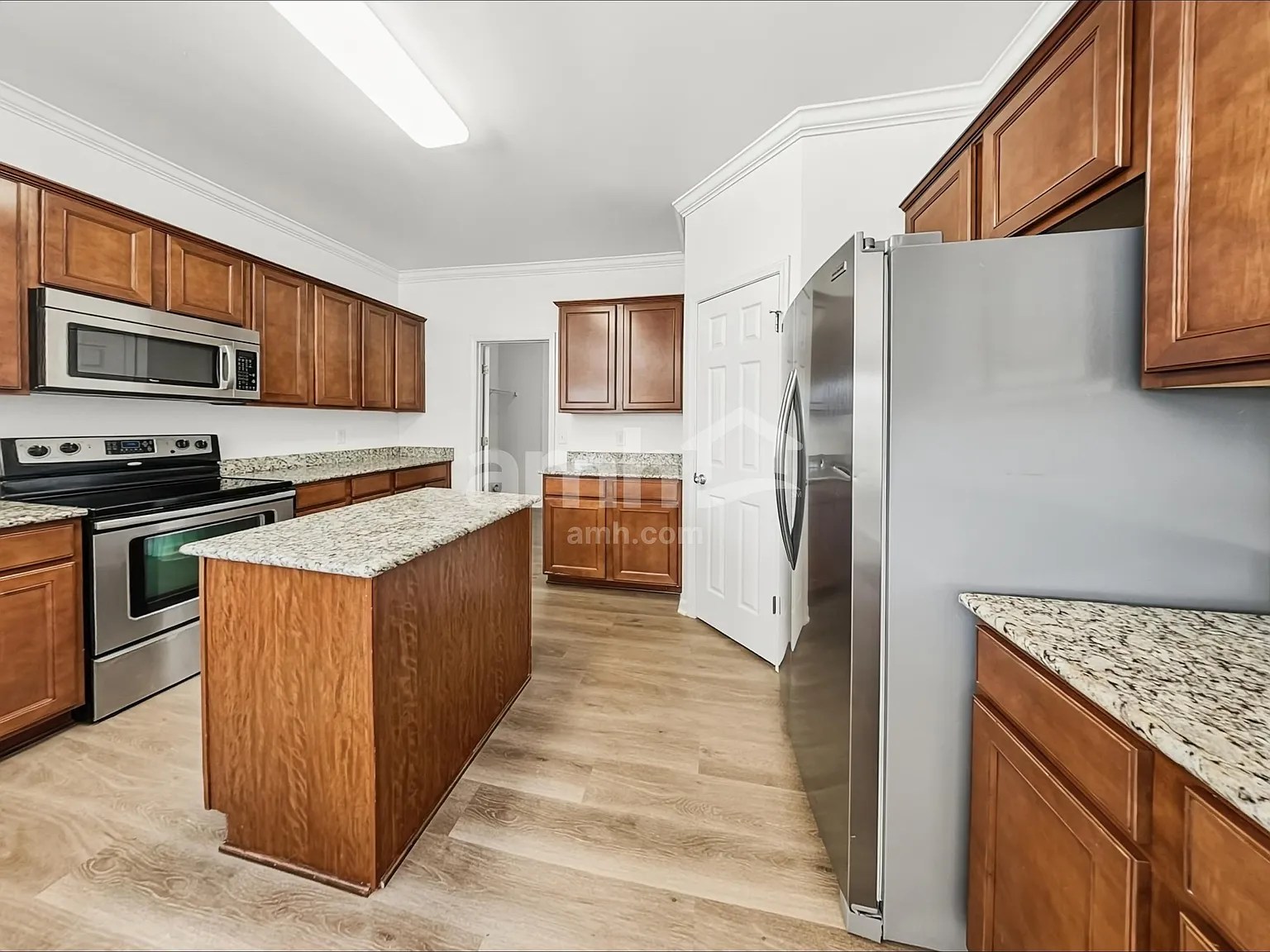 4 bed, 2.5 bath, 3182 sqft, $3,275 — Photo 3