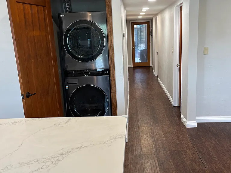 2826 E Elm St — Photo 18