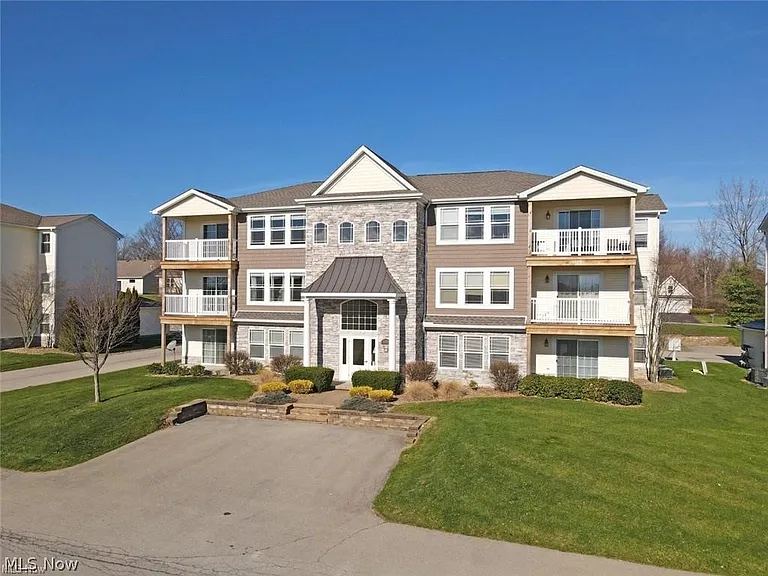 863 Cedar Way #605 — Photo 11