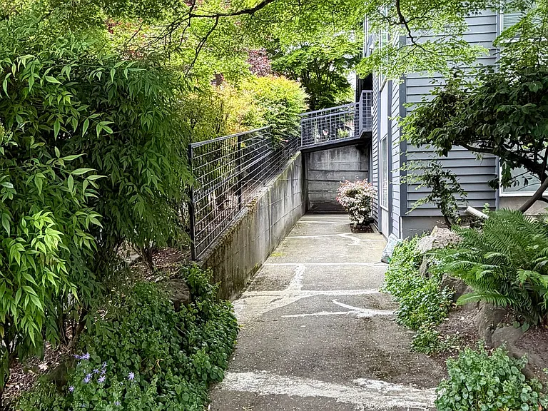 The Hallmark Apartments — Photo 19