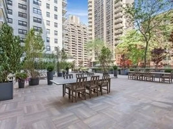 305 East 86th Street image 18 of 20
