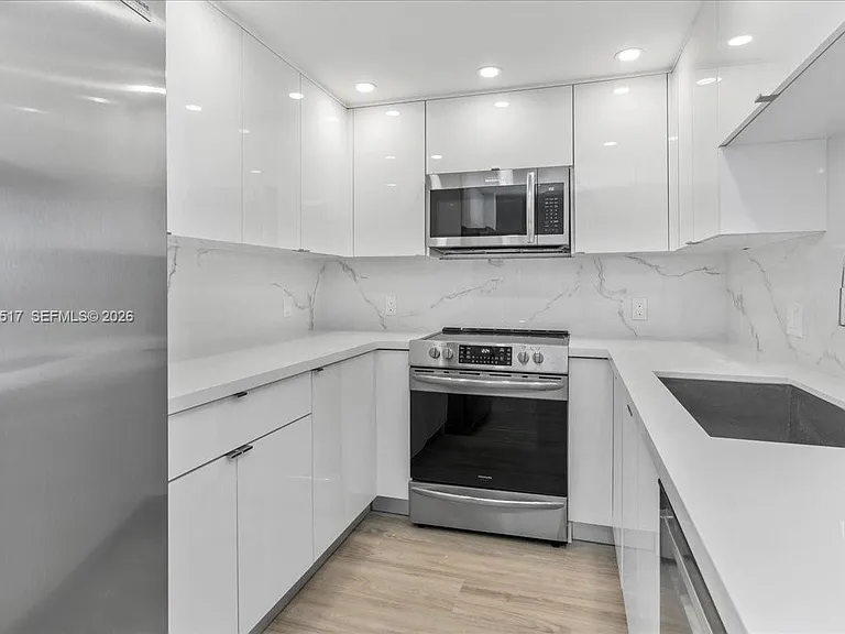 185 SE 14th Ter #2307 — Photo 6