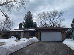 2188 Maple Ln E, Maplewood, MN 55109