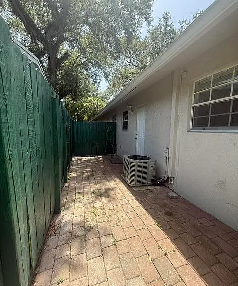 712 SW 14th Ave #1 — Photo 12