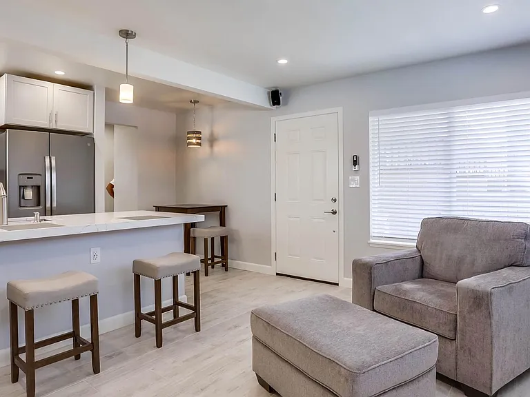 126 W Canada #C — Photo 6