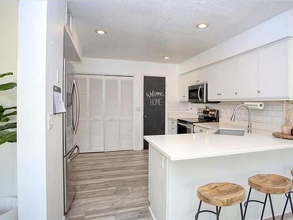 3rd image of 9982 Aloma Bend Ln