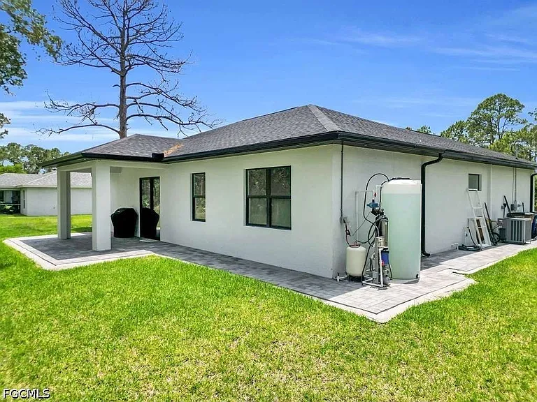 1914 Sunniland Blvd — Photo 19