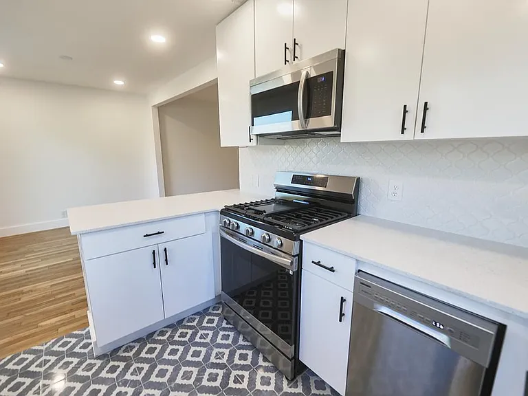 3300 Tom Green St #5 — Photo 6