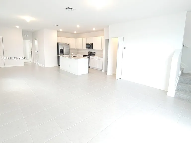 535 SE Rivergrass St #535 — Photo 7