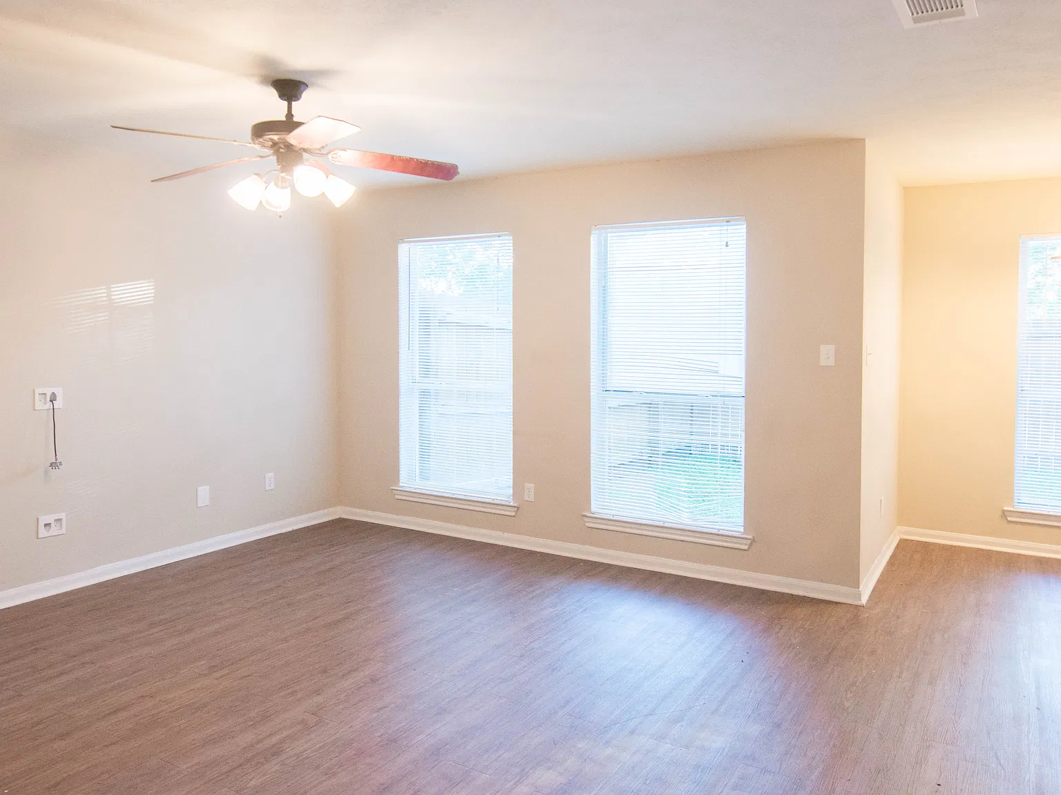 4 bed, 3.5 bath, 1465 sqft, $2,000 — Photo 3
