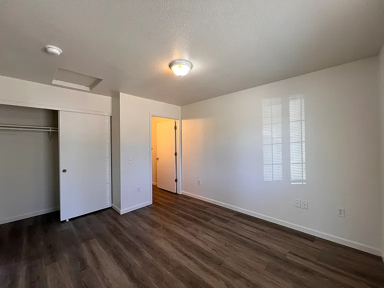 Cedar Apartments — Photo 9