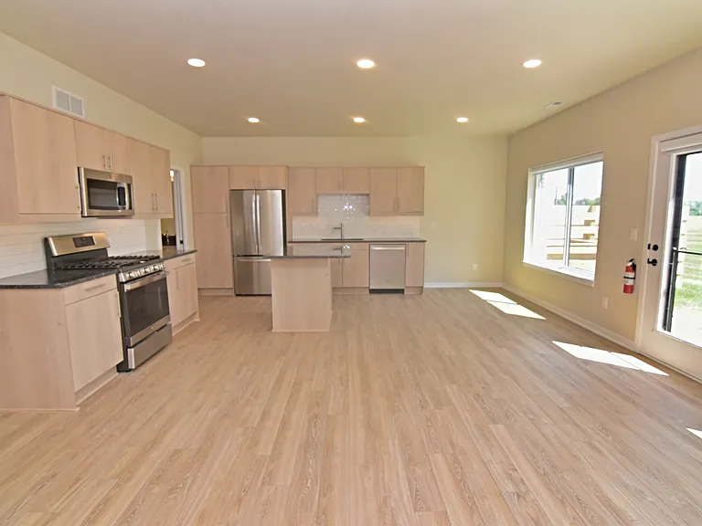 31 Crosby Park Dr — Photo 2