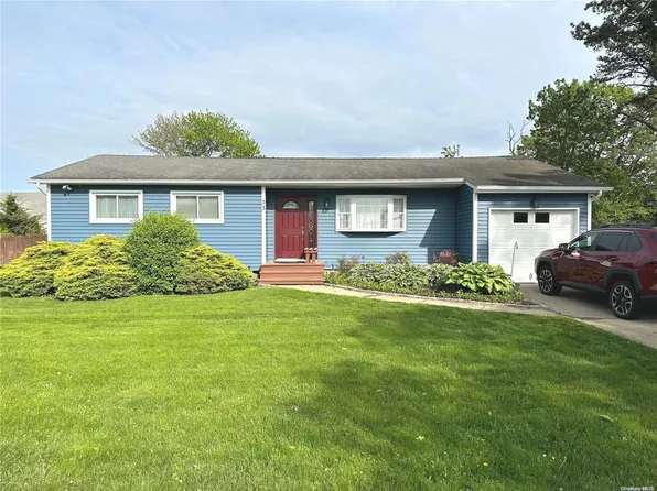 33 Maida Avenue, Deer Park, NY 11729