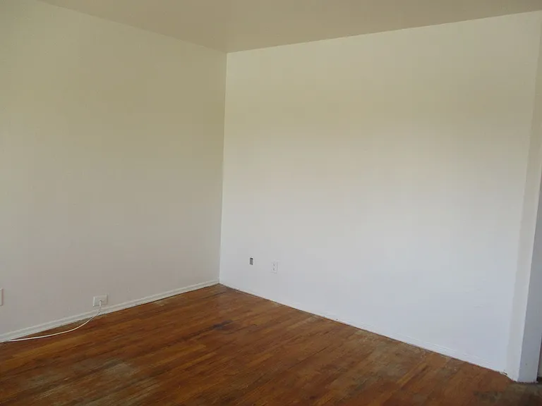 3854 1/2 Euclid Ave — Photo 11