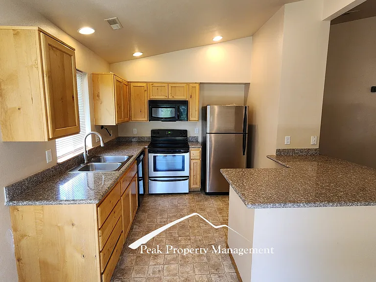 216 Ascent Ct #D — Photo 5