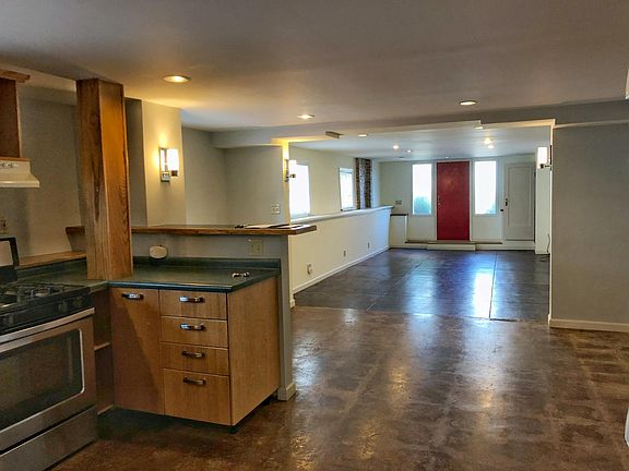 Kitchen & Dining Areas