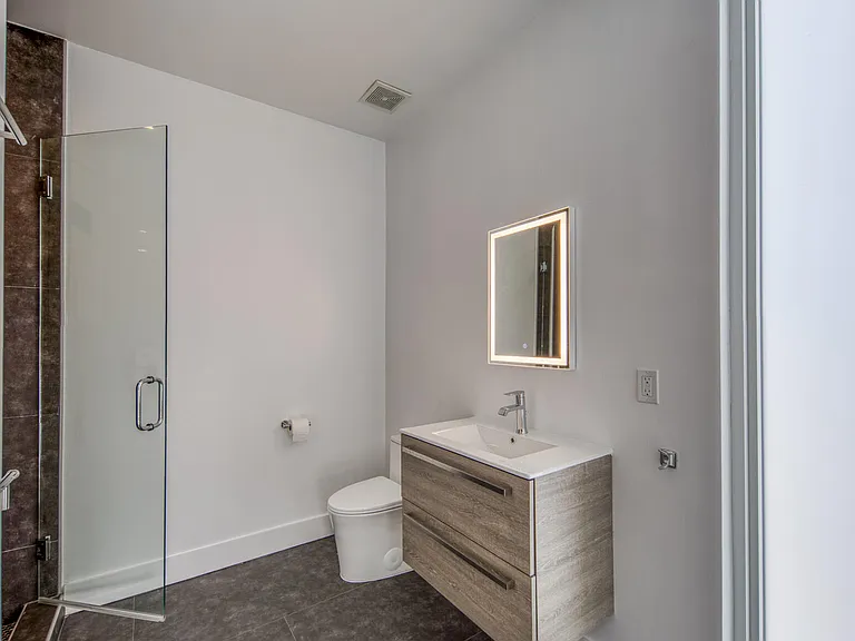 714 6th Ave N #1 — Photo 41