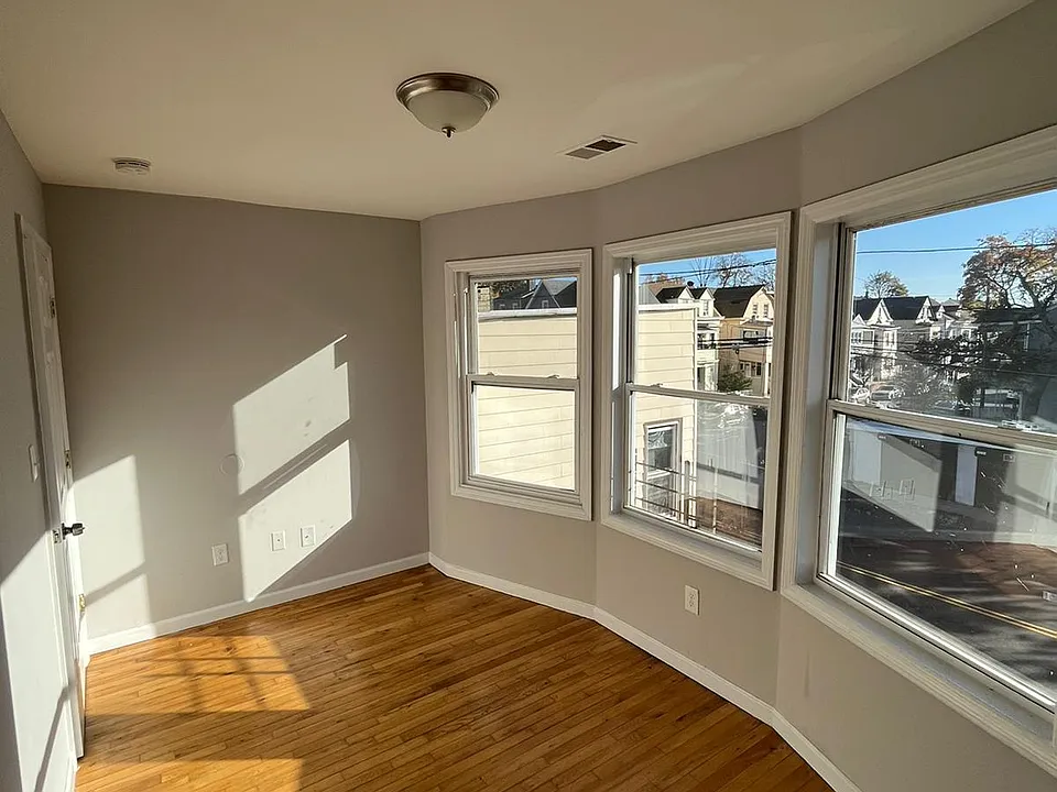 45 Roseville Ave #1