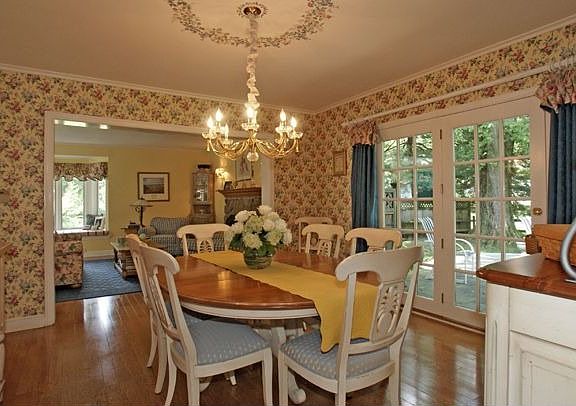 Dining room second view