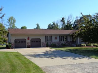 4590 N Island Dr, Sanford, MI 48657