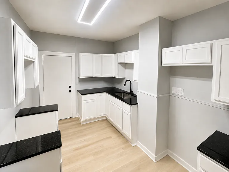 815 Elmwood Ave — Photo 2