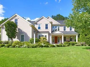 5 Edgewater Dr, Wellesley, MA 02481