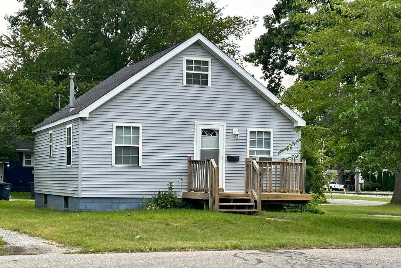 411 N Woodland Ave photo 1