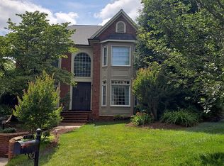 5217 Huntscroft Ct, Winston Salem, NC 27106