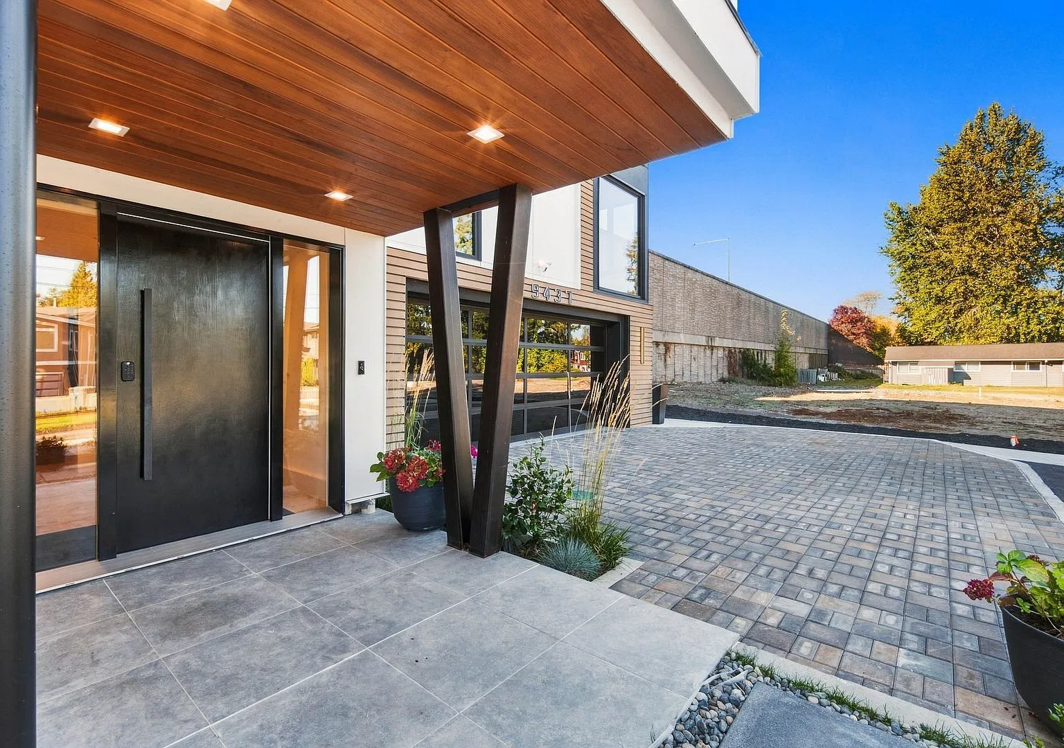 Move-In Ready Brand-New Kirkland Luxury | 5 Bedrooms & 6.5 Baths — Photo 2