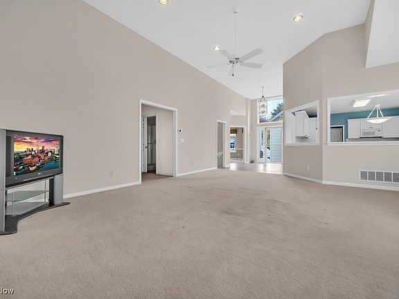 5th image of 415 Muirfield Dr