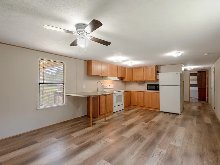 37 Riverside Ln #C — Photo 8