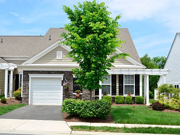 2nd image of 44392 Oakmont Manor Sq