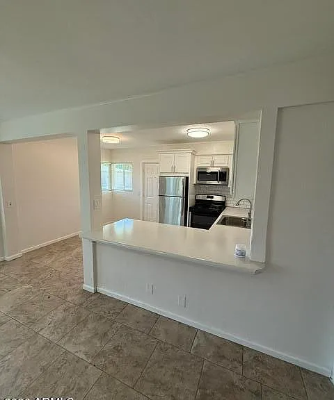 2545 E Clarendon Ave #3 — Photo 16