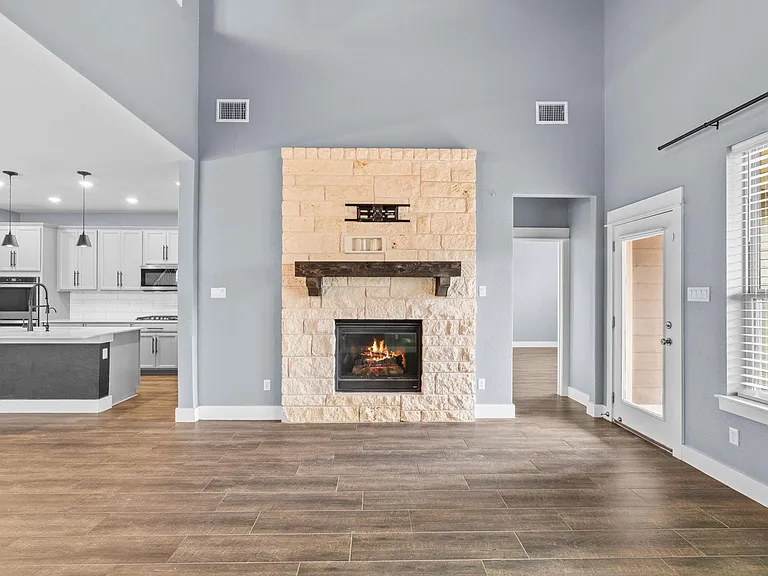 525 Compania Cv — Photo 9