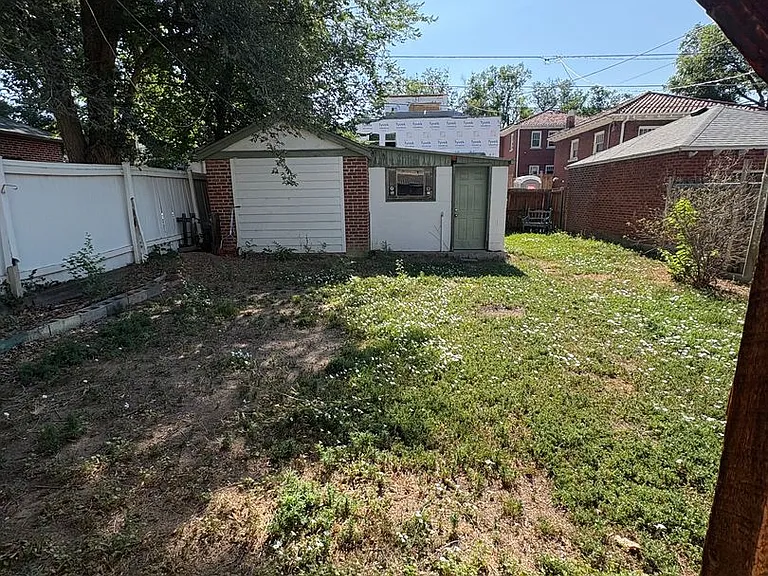 678 S Corona St — Photo 20