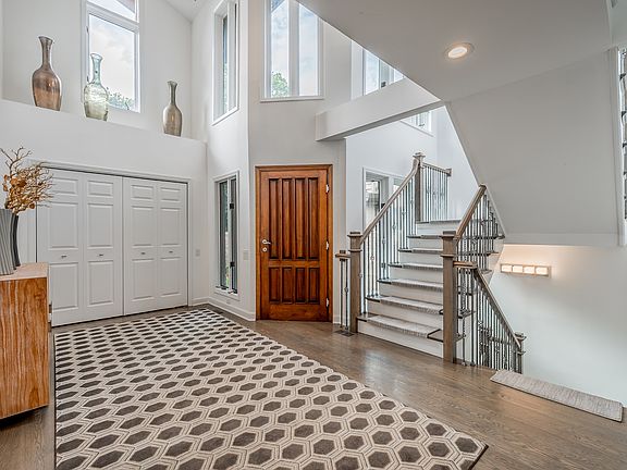 4th image of 1441 Fox Ln #10F