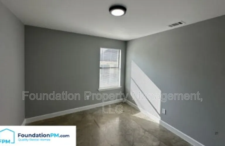 555 Monteagle Dr — Photo 16